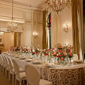 מלון Plaza Athenee - Dorchester Collection